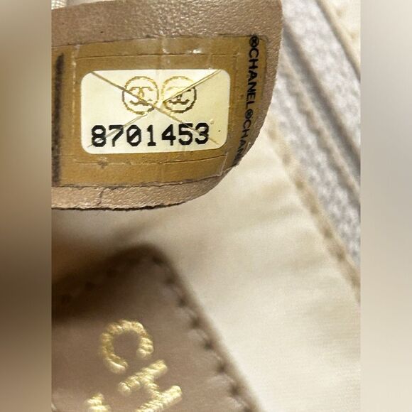 AUTHENTIC CHANEL Travel line Nylon & Leather Jacquard PM Tote. Beige/white. EUC - Picture 2 of 12